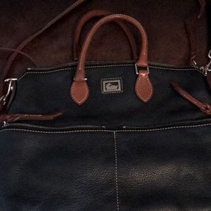black leather purse. Great condition.